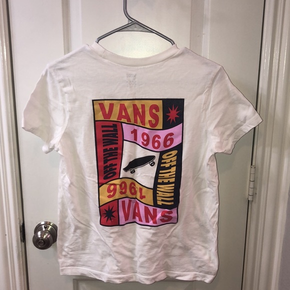 A colorful vans shirt - Picture 4 of 5